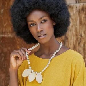 NWOT Elegant Cream Wooden Necklace